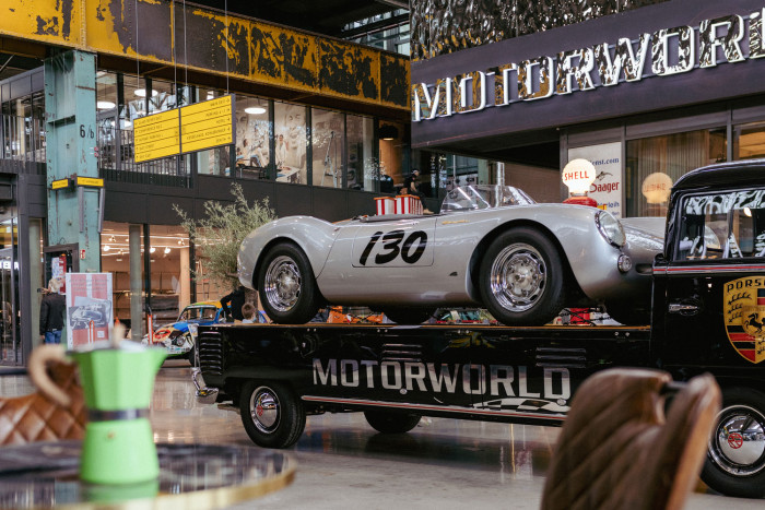 A szálloda, ahol az autóddal bújhatsz ágyba