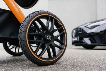 Terepezésre készült ez a babakocsi