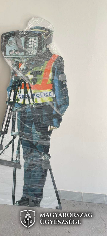 Trükkös rejtekhelyről került elő a Mátrafüredről ellopott traffipaxozó rendőr 1 | Vezess Trükkös rejtekhelyről került elő a Mátrafüredről ellopott traffipaxozó rendőr 1
