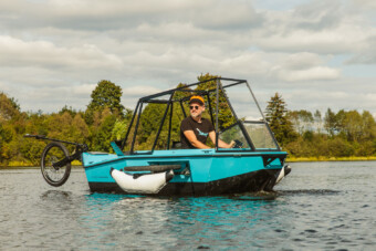 Tökéletes lehet a Balatonra ez a háromkerekű hajó