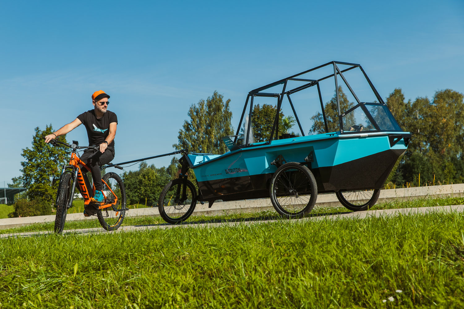 Tökéletes lehet a Balatonra ez a háromkerekű hajó 5