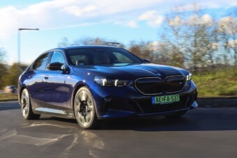 Ez a BMW nem jut messzire, de oda nagyon gyorsan