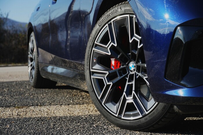 Ez a BMW nem jut messzire, de oda nagyon gyorsan 14