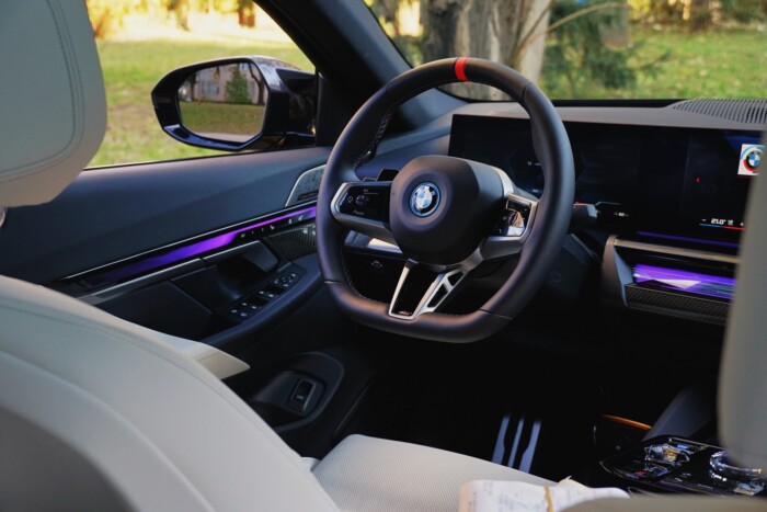 Ez a BMW nem jut messzire, de oda nagyon gyorsan 17