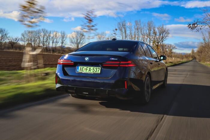 Ez a BMW nem jut messzire, de oda nagyon gyorsan 18