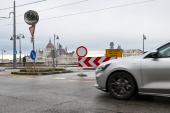 A Duna áradása miatt lezárták a budapesti alsó rakpartokat