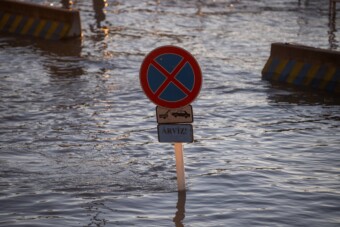 A lezárt rakpart sem jelentett akadályt ennek a járműnek Budapesten