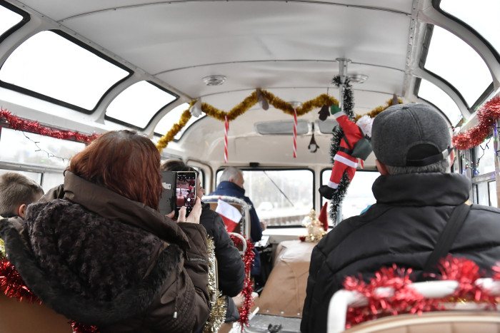 Nosztalgia-mikulás érkezett a budapesti reptérre 3