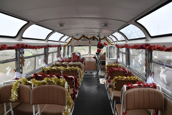 Nosztalgia-mikulás érkezett a budapesti reptérre 4