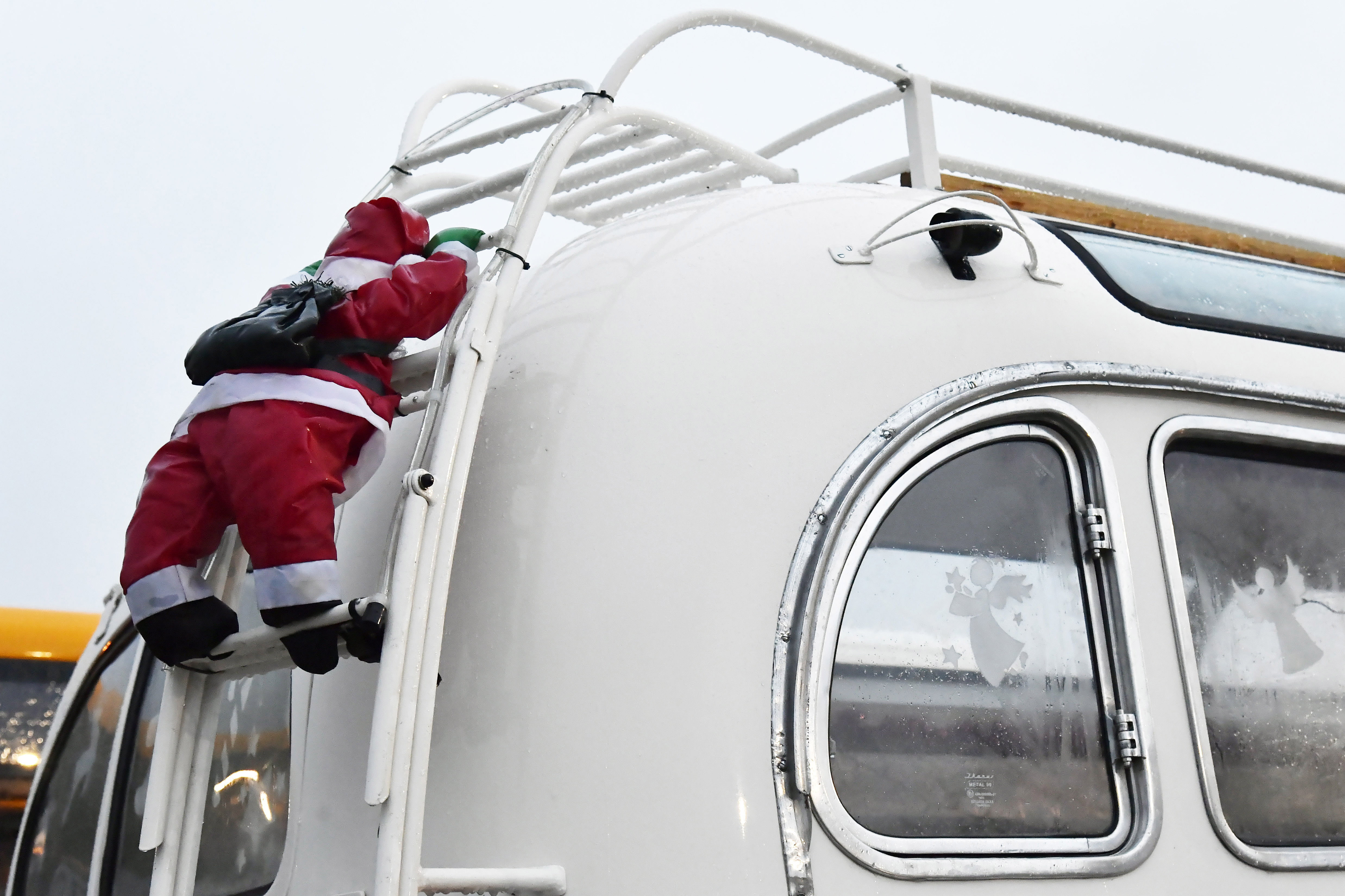 Adventi nosztalgiajárat egy 70 éves Ikarus 30-as busszal | Vezess