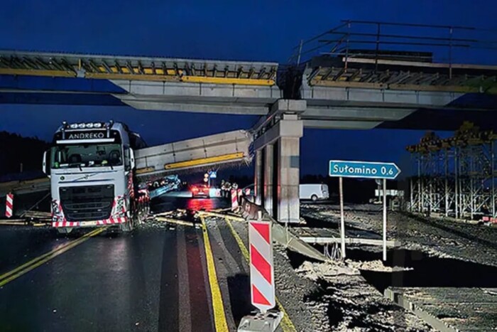 Kis híján lenullázott egy felüljárót egy kamion