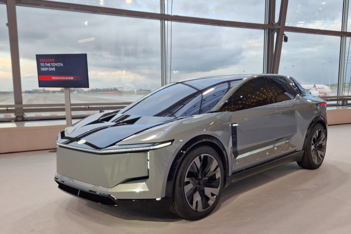Magyarországon készülhet a Toyota új villanyautója 13