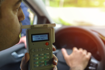 Kötelezővé tehetik a beépített szondát az autókban