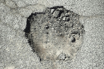 Ennyi kátyút kell kerülgetniük az autósoknak Budapesten