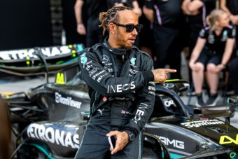 F1: Hamilton bevallotta, átverte a Mercedest