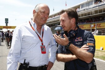 Lovaggá ütik a Forma-1-es csapatfőnököt