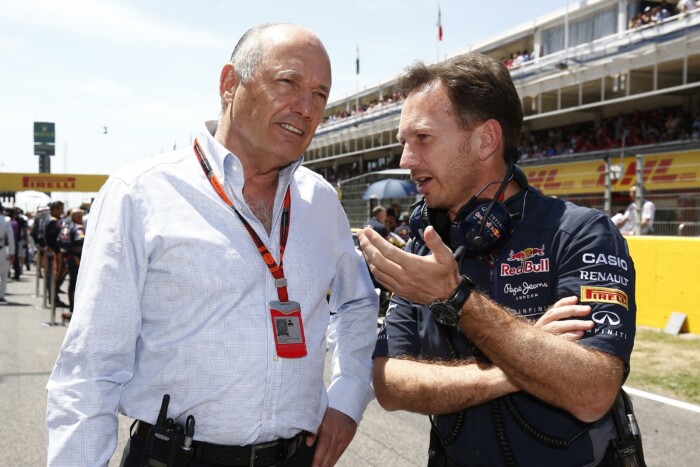 Lovaggá ütik a Forma-1-es csapatfőnököt