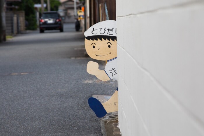 Kabalákkal törték le a közúti káoszt