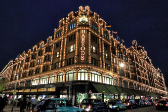 Áruházi portéka lett a luxusautó karácsonyra