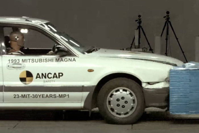 Ha harmincéves verdát hajtasz, akkor ezt a töréstesztet jobb ha látod