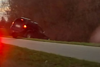 Erdőszélen kerülte ki a dugót egy terepjárós Győrnél