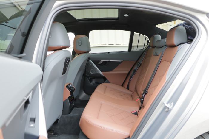 Ennél a BMW-nél a belépő szint is bőven elég 11