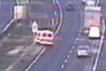 Vajon mire figyelt a kisbuszos az M7-esen? Egy biztos: nem az útra