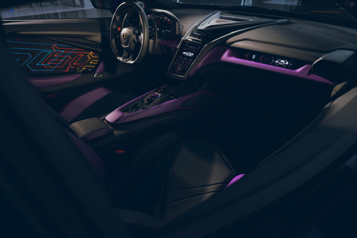 435 órán át csak pingálták ezt a Lamborghinit 7 | Vezess 435 órán át csak pingálták ezt a Lamborghinit 7