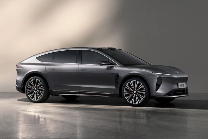 Hatalmas luxusautó érkezhet Európába 10