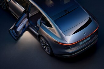 Hatalmas luxusautó érkezhet Európába