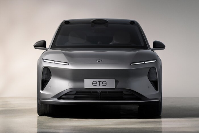 Hatalmas luxusautó érkezhet Európába 8