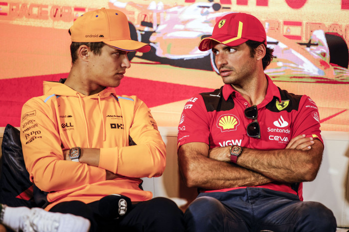 F1: Norrisról, Alonsóról les a Ferrari-pilóta