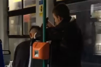 Egy villamoson vágták le valaki haját Budapesten