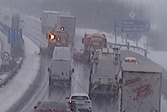 Tényleg nem érted, hogy hókotrót előzni tilos?