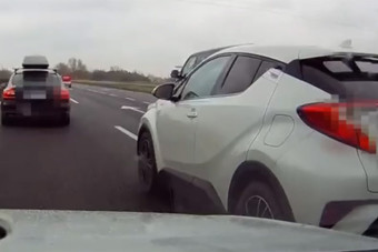 Fegyverrel hadonászott az anyja kocsiját vezető, 18 éves suhanc az M1-esen