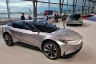 Magyarországon készülhet a Toyota új villanyautója 39