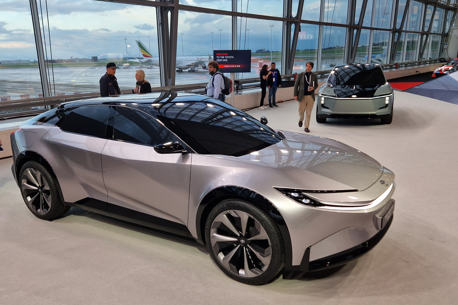 Magyarországon készülhet a Toyota új villanyautója 20