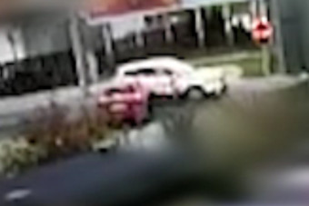 Fütyült a stoptáblára, inkább felborította a másik autóst