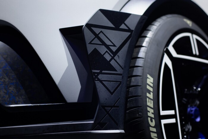 Spéci gumit húznak erre a sportos franciára 5