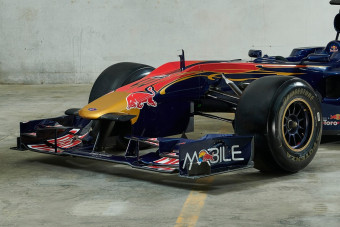 Több mint 70 milliót adtak egy autóért, de csak nézegetni lehet