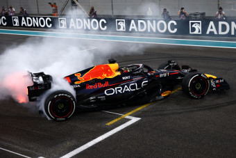 F1: Közel félmilliárdot követelnek Verstappentől