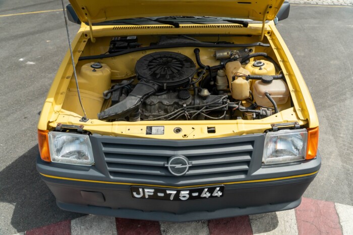 Mintha még 1985-ben lennénk, annyira patika ez az öreg Opel 6