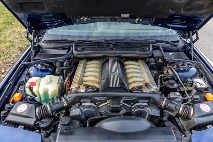 30 év után is makulátlan a legenda egykori BMW-je 7