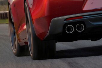 Elvitte az apja autóját, több mint 300-zal kapták el