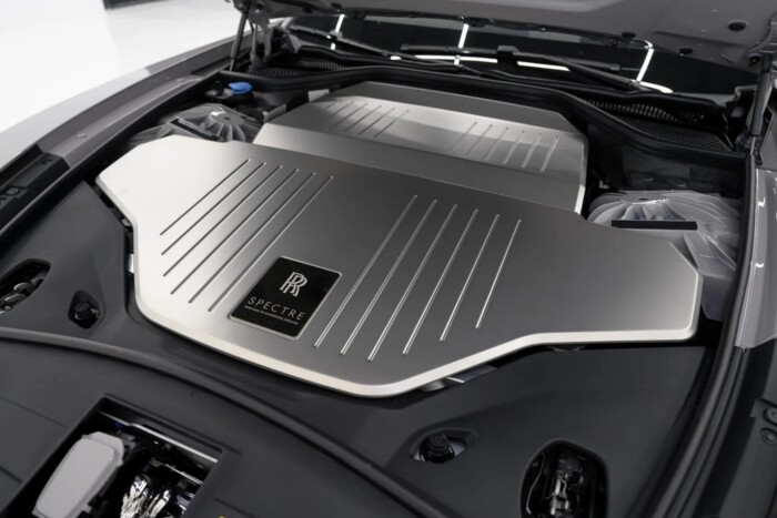 Tilos lenne, mégis megszabadul a luxusautójától 8 | Vezess Tilos lenne, mégis megszabadul a luxusautójától 8