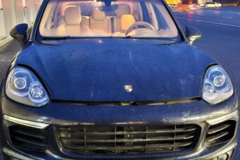 Megpróbált átmenni a magyar határon egy lopott Porschével, nem jött össze