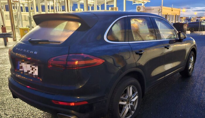 Megpróbált átmenni a magyar határon egy lopott Porschével, nem jött össze 1