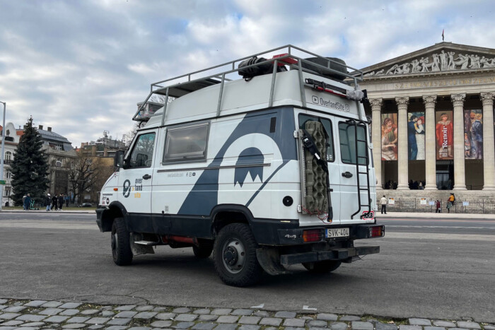 Kamurendszámmal eladó a világjáró magyar terepjáró 1