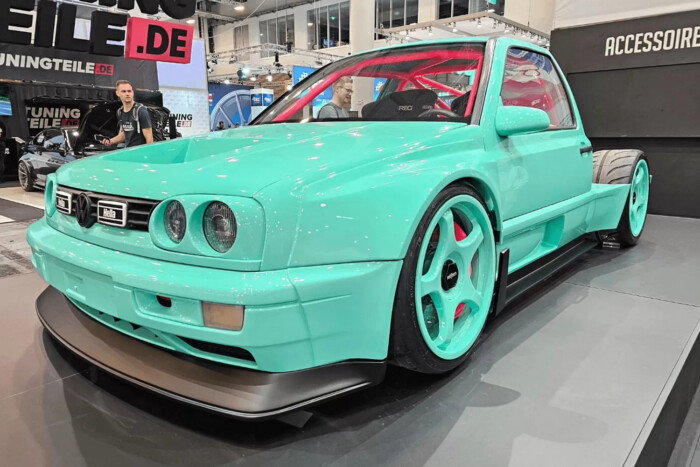 Platós Golf V10-es motorral jöhet?