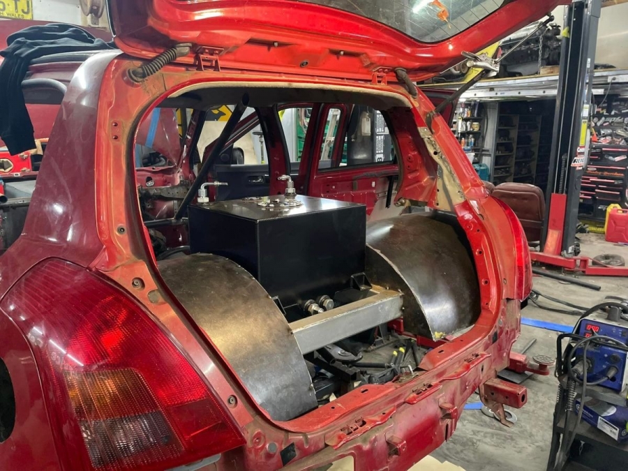 Kegyetlen gumigyilkos vadállat lett az ártatlan Suzukiból 1 | Vezess Kegyetlen gumigyilkos vadállat lett az ártatlan Suzukiból 1